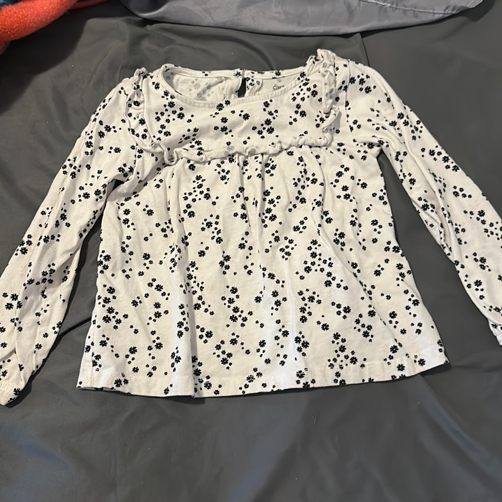 Selling this car is long sleeves with flowers, white and black